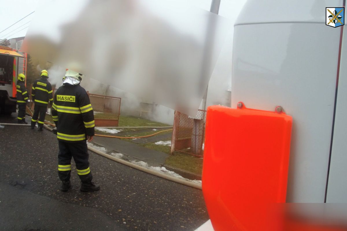 Opilý muž ve Vratimově rozebíral plynový kotel u hořících kamen. Exploze poškodila dům