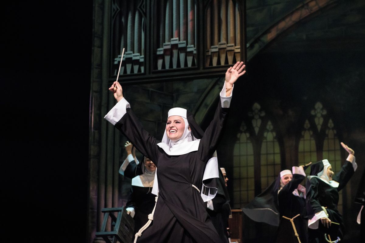 RECENZE: Zapomeňte na film, plzeňská Sestra v akci pobaví víc