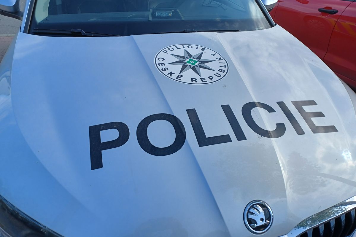 Tragédie na Zlínsku. Po srážce s autem zemřel motorkář a jeho spolujezdkyně