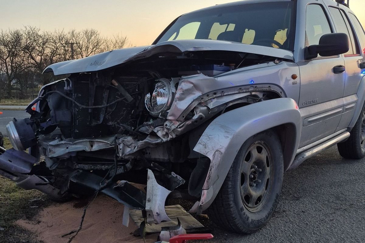 U Kroměříže se srazil džíp s dalším autem, čtyři lidé byli zraněni