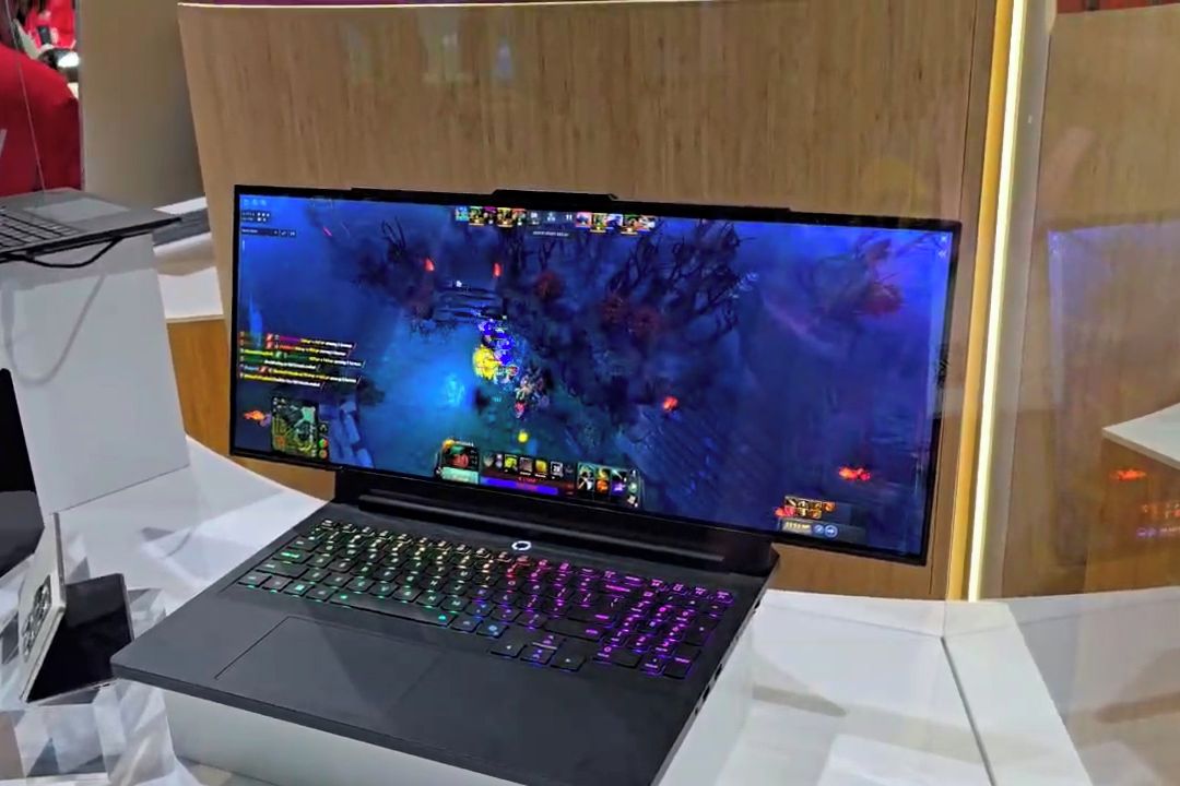 MWC 2026: Rolovací notebooky budí stále rozruch. Displej umí roztahovat do výšky i šířky