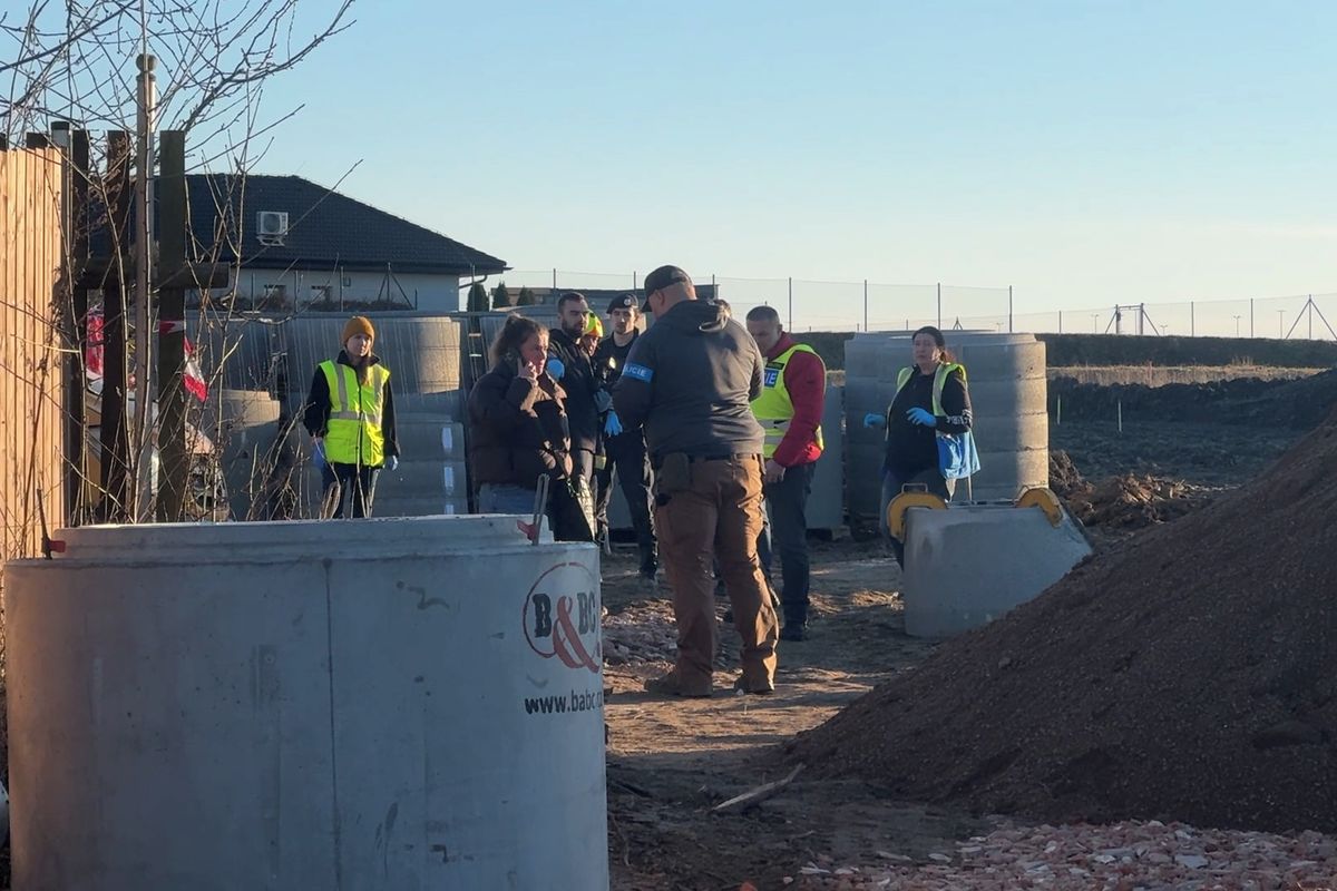 Dělníka v Plzni zasypala ve výkopu zemina, na místě zemřel