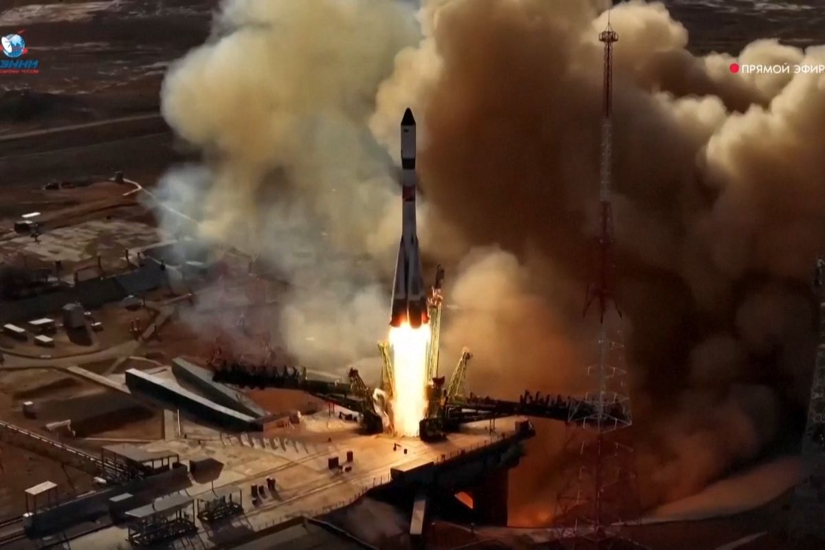 Z opraveného Bajkonuru vzlétla ruská nákladní loď k ISS. Po oddělení od rakety se nevyklopila anténa