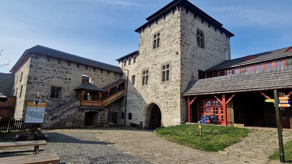 Hrady a zámky na východě Čech už se chystají na Velikonoce