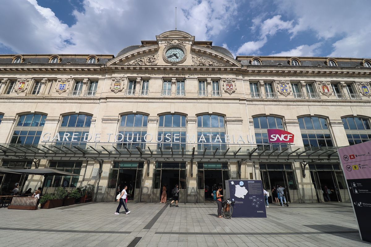 Rodiče ve Francii odjeli rychlíkem a tříletou dceru zapomněli na nástupišti