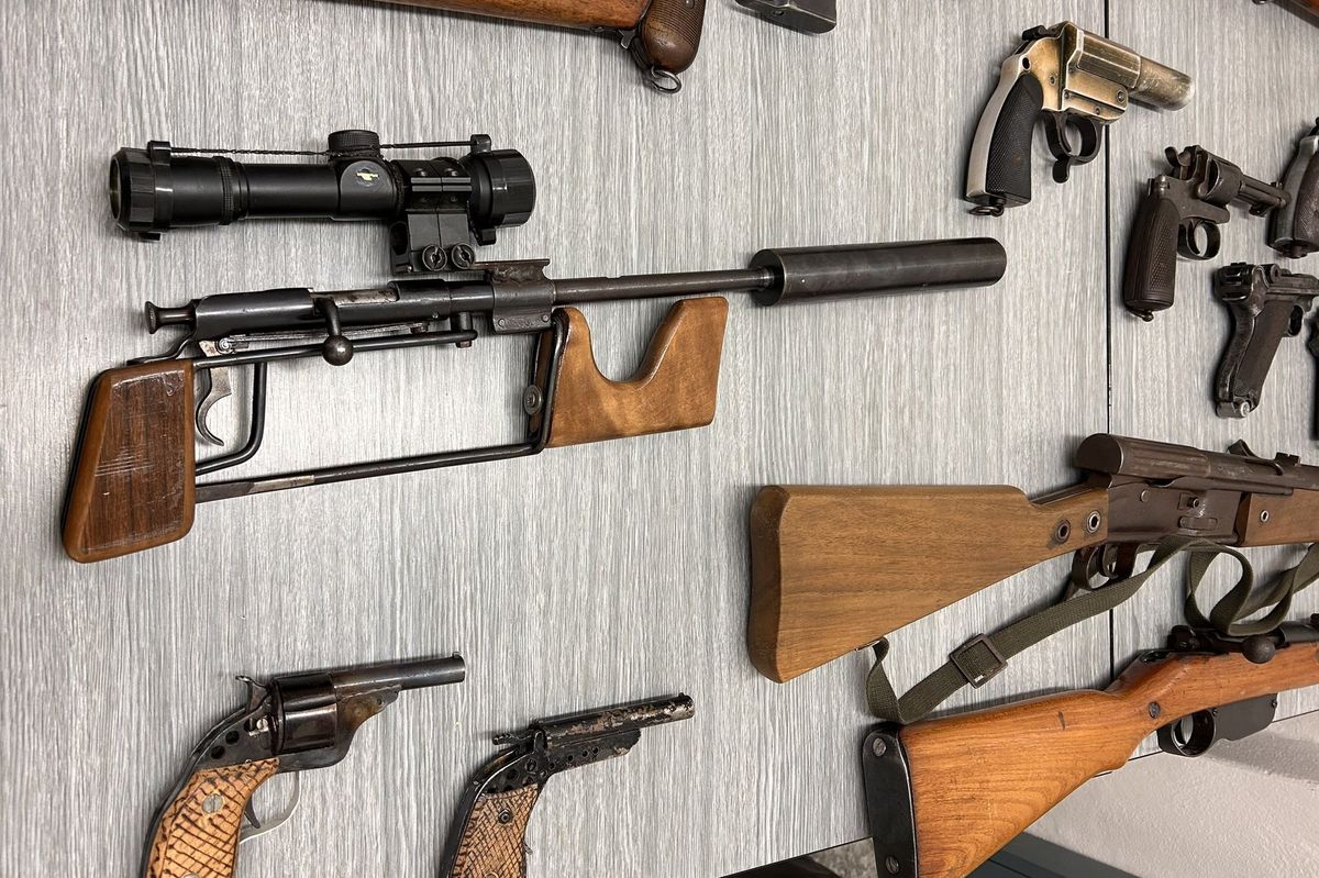 Divoká zbraňová amnestie. Kdosi na jihu Čech položil před dveře služebny trhavinu TNT