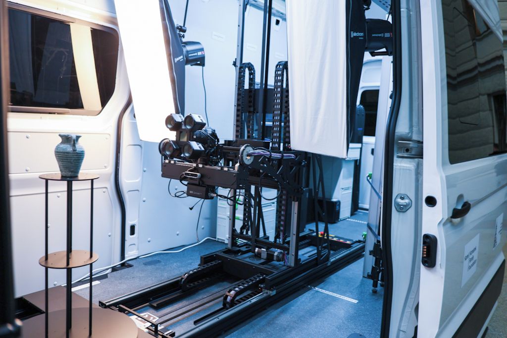 Digitalizační stanice Archa III pojede z Prahy na Ukrajinu dokumentovat ohrožené památkové předměty