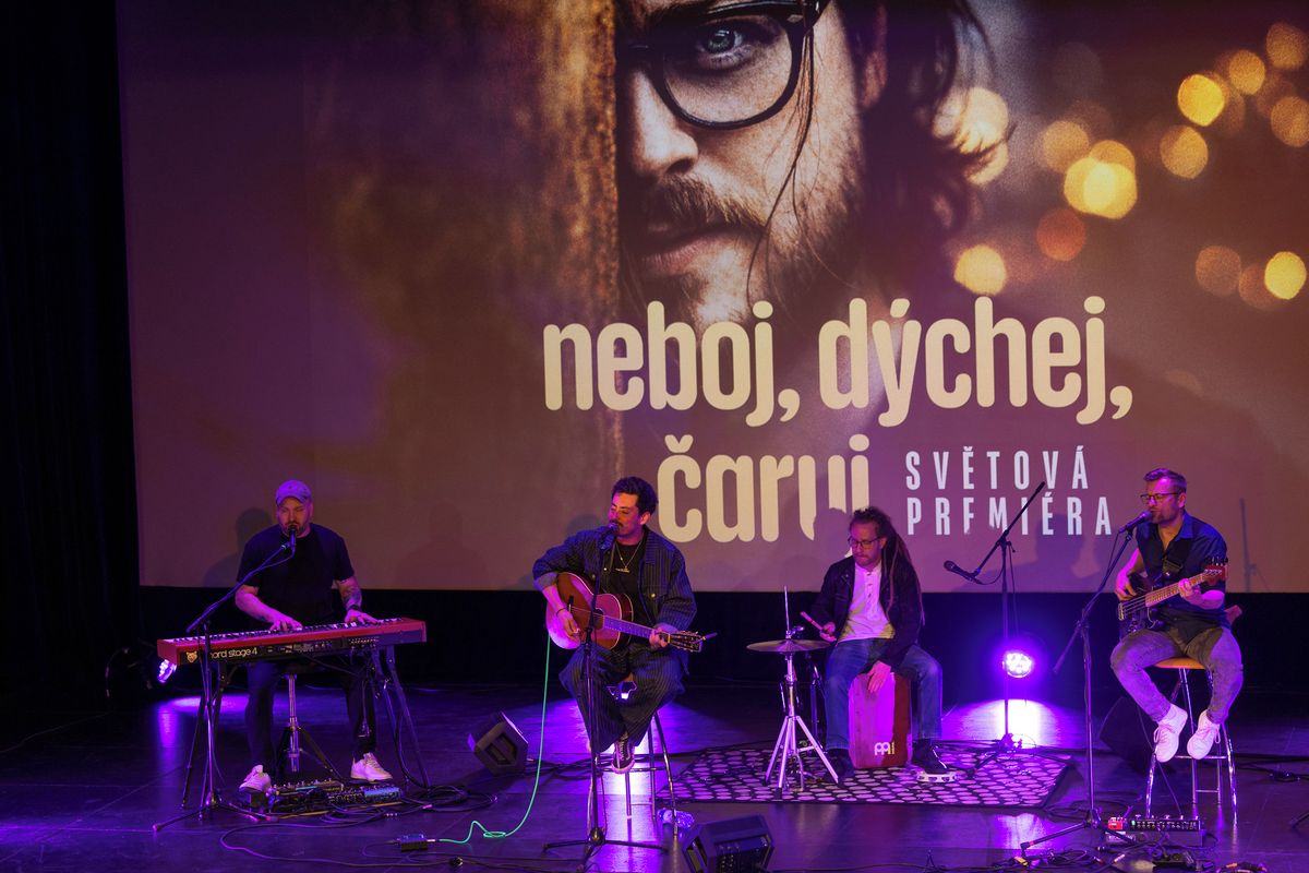 Takový byl David Stypka: Emocemi nabitá předpremiéra filmu Neboj, dýchej, čaruj