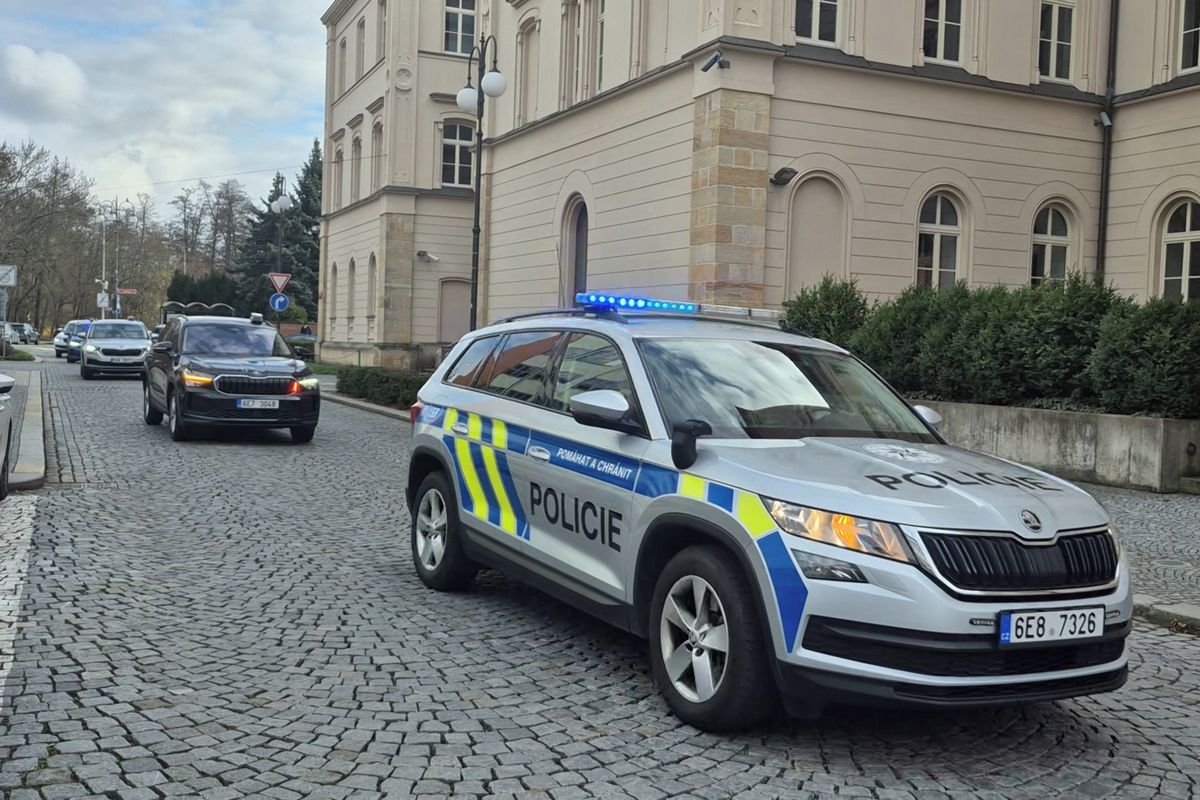 Soud rozhoduje o vazbě pro čtvrtého podezřelého z teroristického útoku v Pardubicích