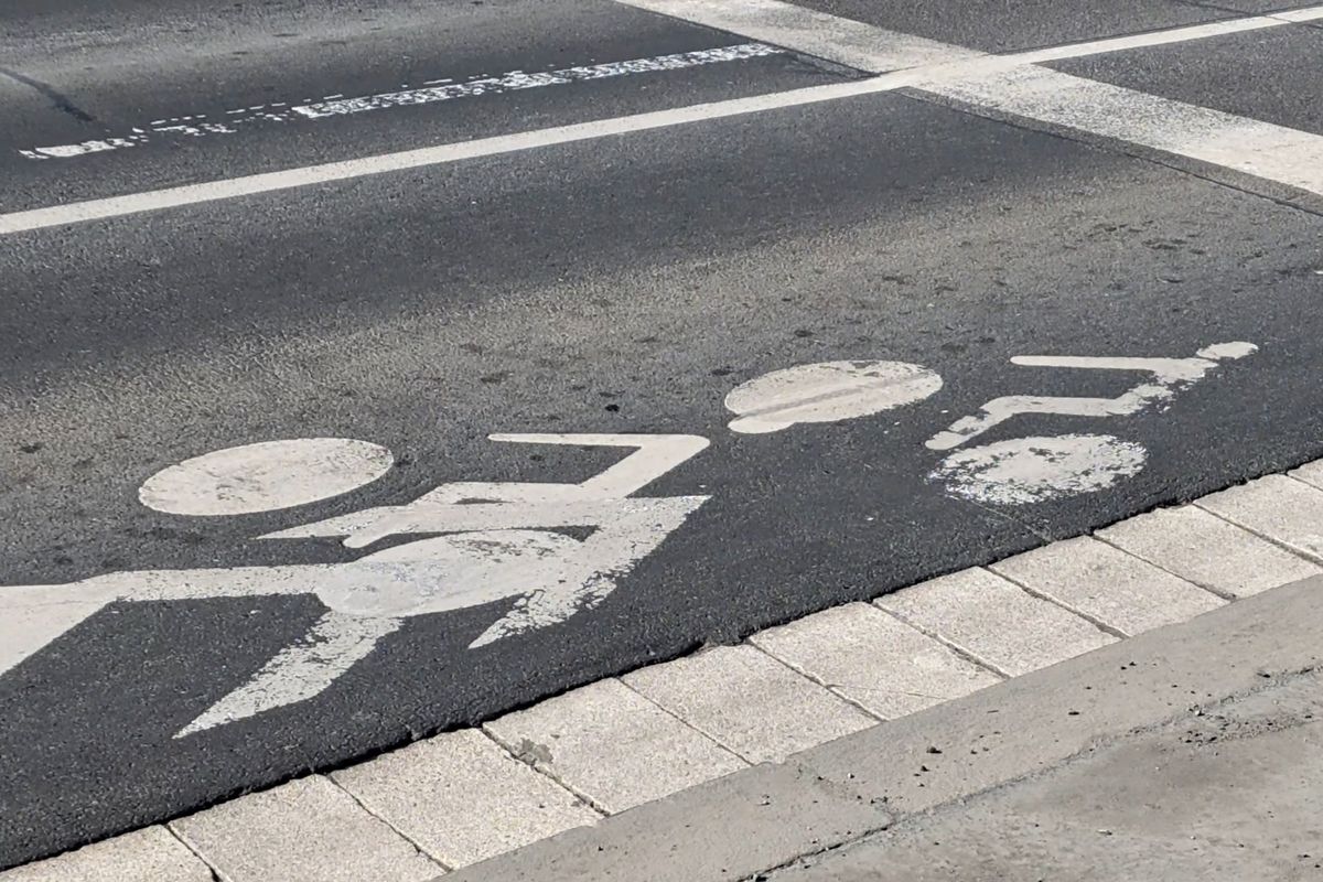 Nebezpečné a chaotické. Policie chce po smrti cyklisty v Praze změnu dopravního značení