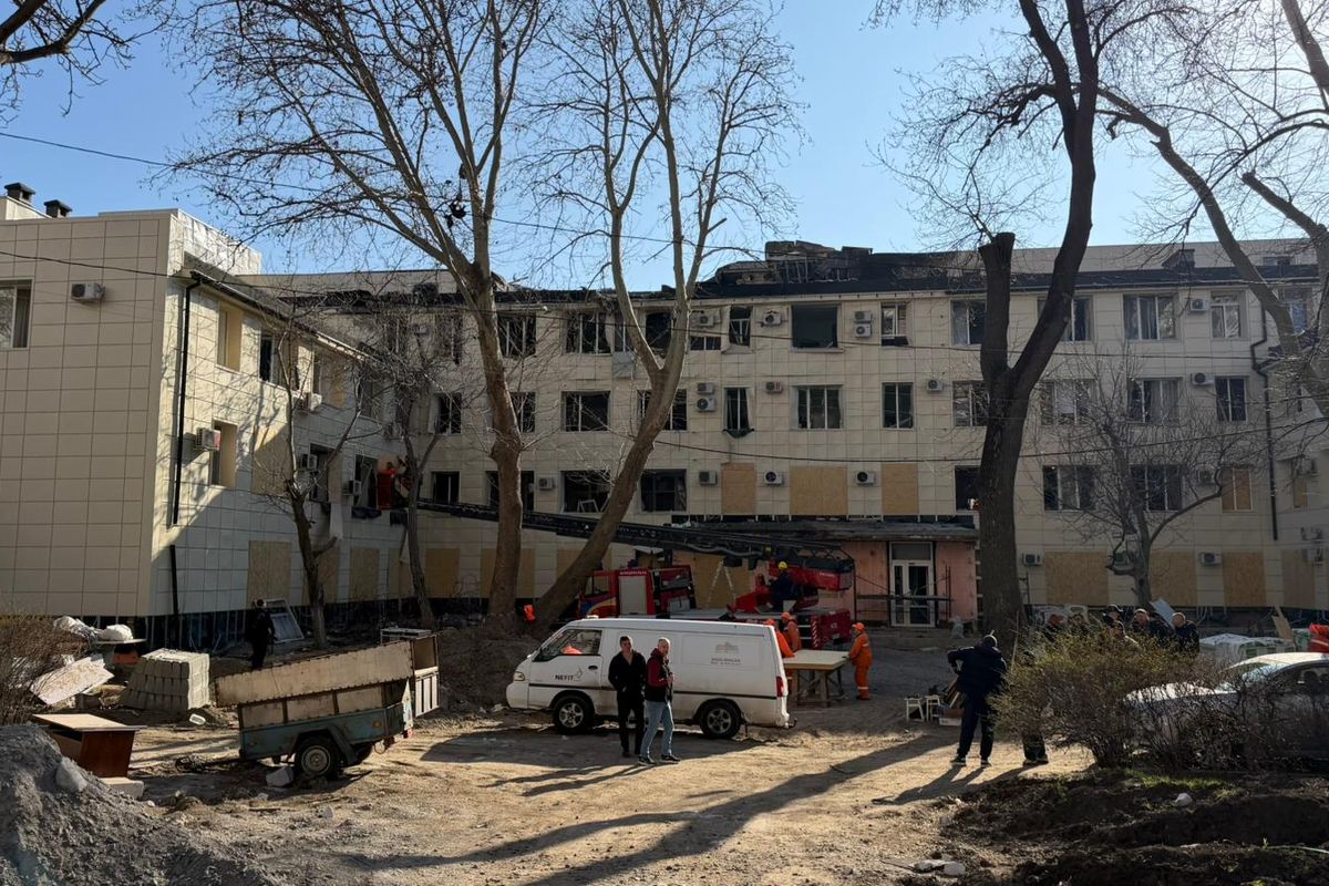 Terčem i porodnice. Ruský noční útok na Oděsu má jednu oběť a desítku zraněných