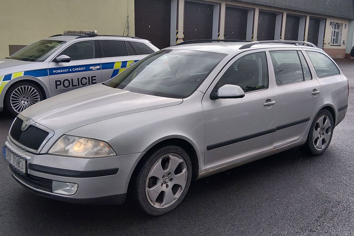 Nedbali zákazů řízení, policisté jim na dálnicích zabavili auta. Jeden řidič skončil ve vězení