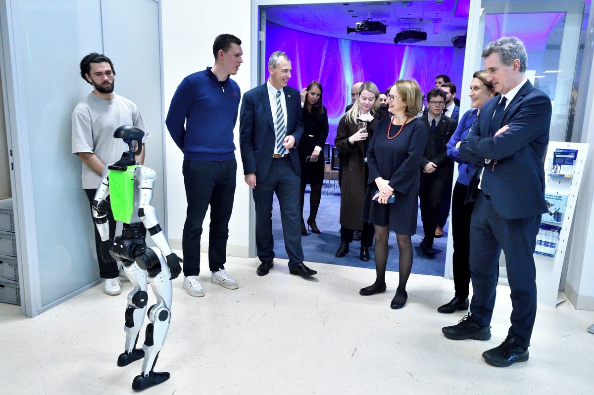 ČVUT založilo centrum pro výzkum uplatnění robotů v lidské práci