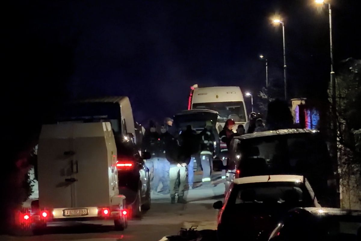 Protidrogová razie v Praze: Podezřelý kanystr spustil manévry