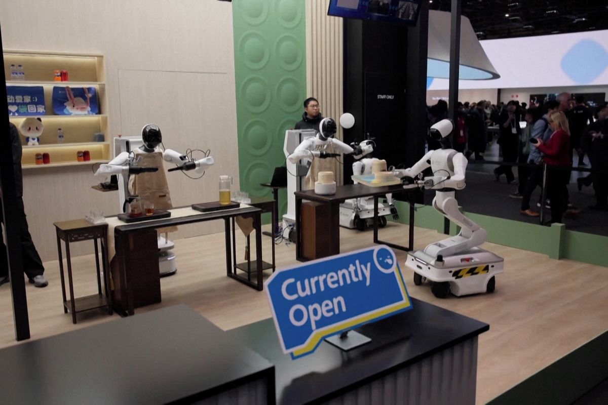 PŘEHLEDNĚ: Co přinesl druhý den MWC 2026? Skládací mobily i rolovací notebooky