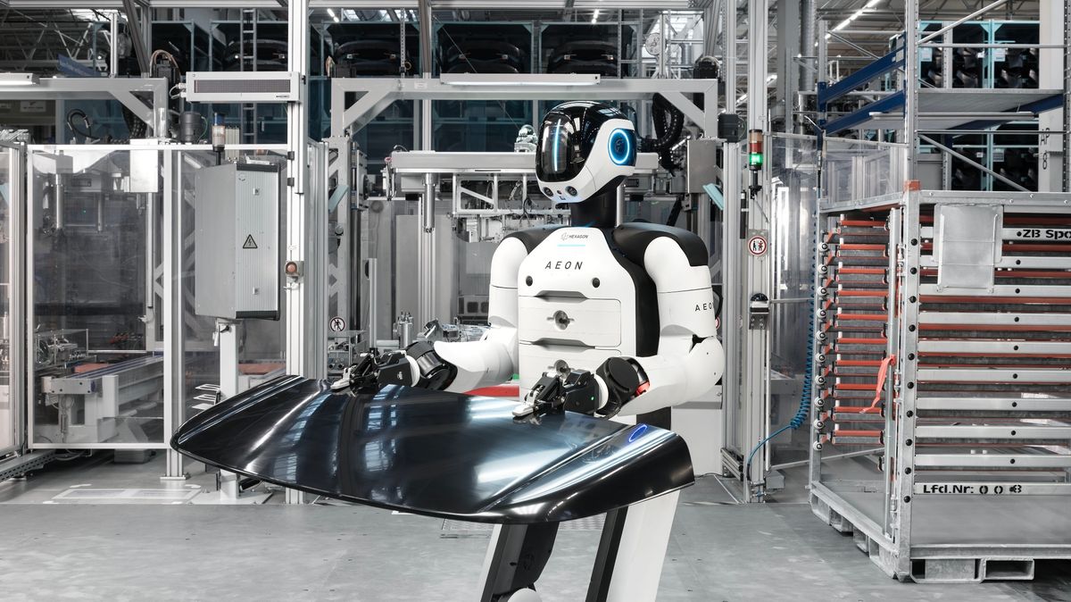 BMW nasadí humanoidní roboty do německé továrny
