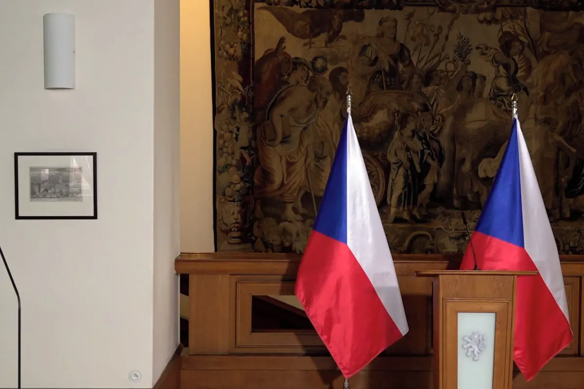 Češka v Rumunsku porodila chlapce a nechala ho tam. Kojenec skončil u pěstounů