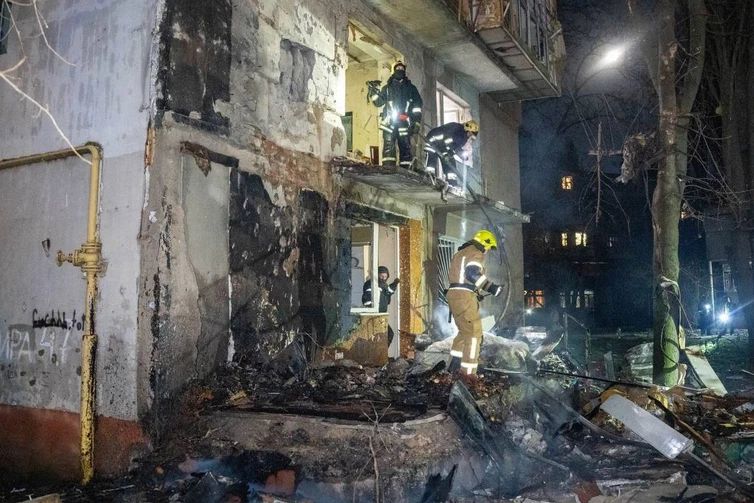 Rusko v noci útočilo na Ukrajinu stovkou dronů