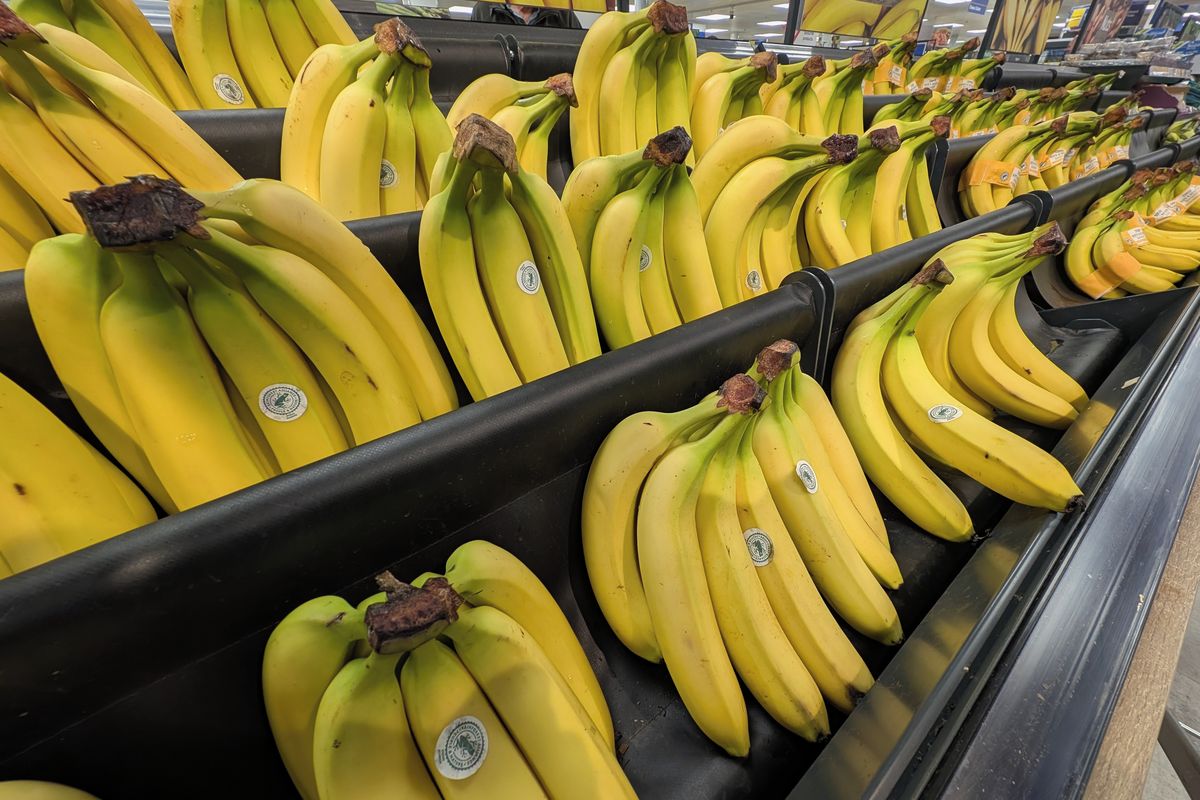 Supermarket v Británii rozdával banány zdarma. Omylem objednal 380 krabic místo 380 kilo