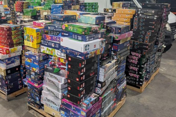 Australský pár nakradl stavebnice Lego za 4,7 milionu a ukryl je v garáži