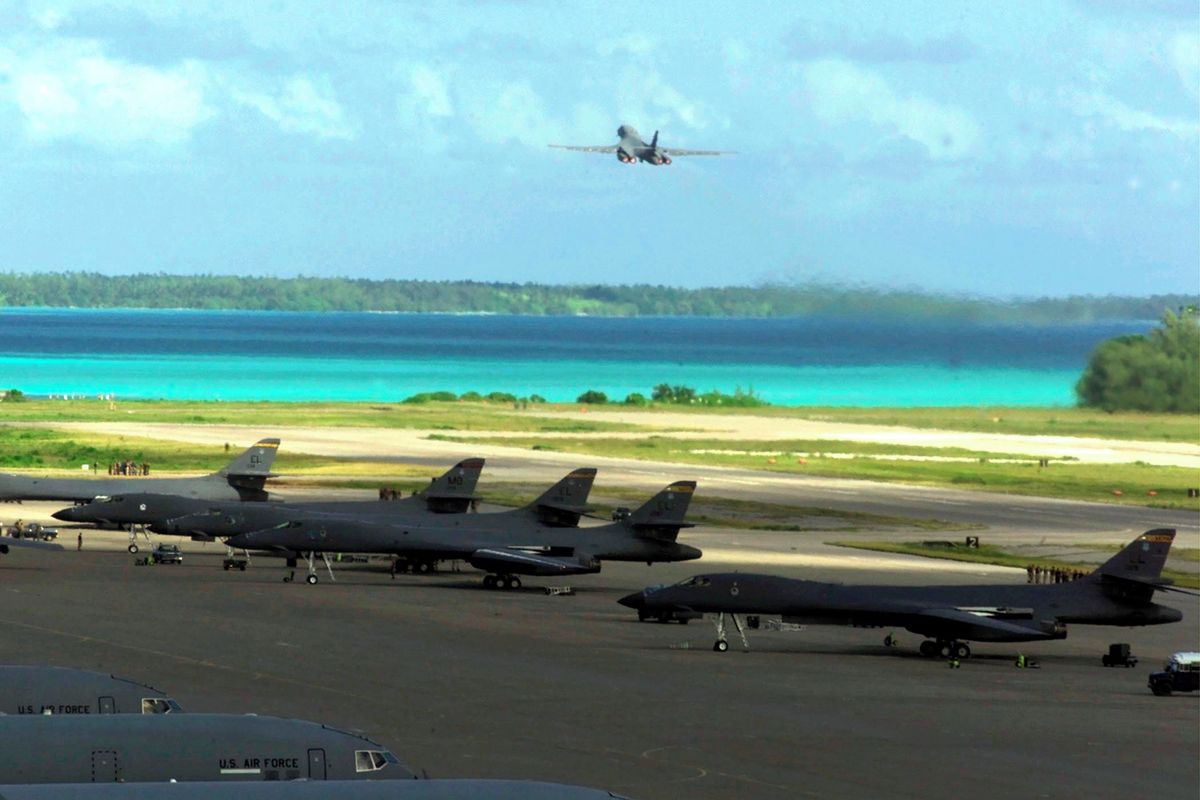 Británie kvůli Trumpovi odložila předání Čagoských ostrovů s americkou základnou Mauriciu