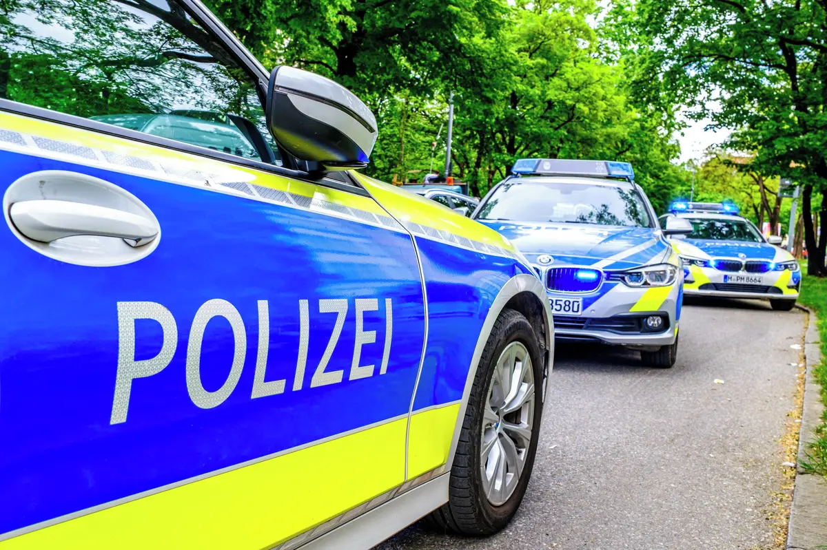 Útok na škole u Berlína: Mladík zavraždil 18letou bývalou partnerku a muže, který ji bránil