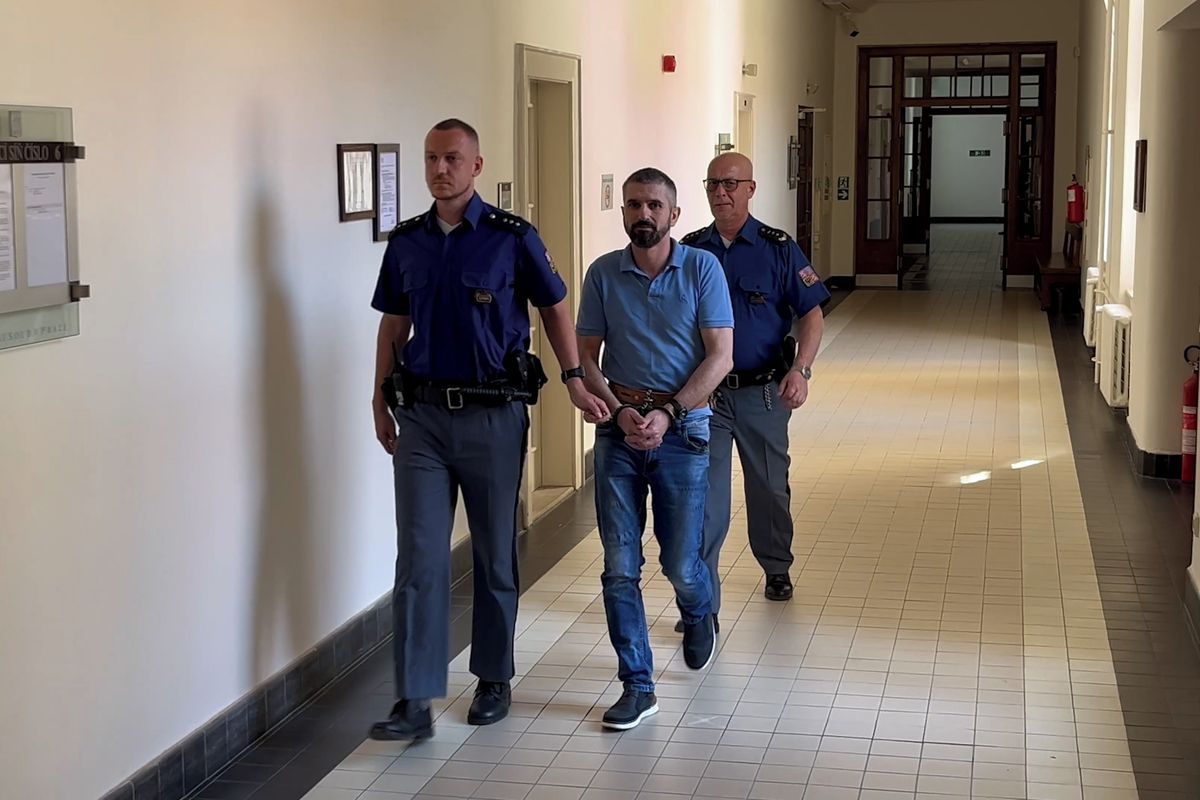 Ukrajinec v Klatovech pobodal arménského taxikáře. Soud mu snížil trest