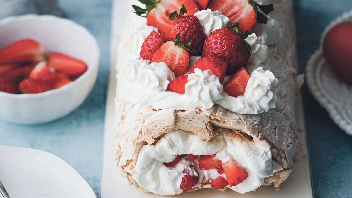 Recept na bezé roládu s mascarpone a jahodami