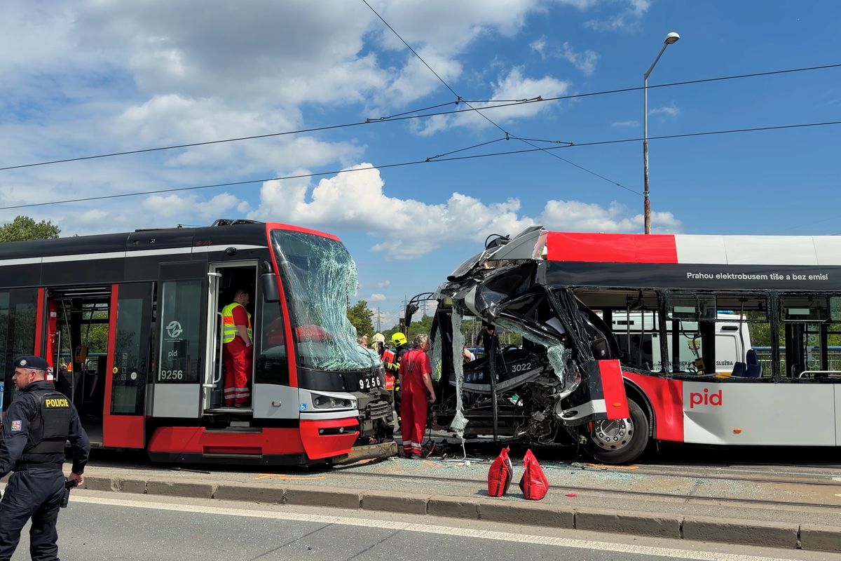 Tady se chyby neodpouští. Odborník upozorňuje na úsek v Praze, kde se stala vážná nehoda tramvaje a autobusu
