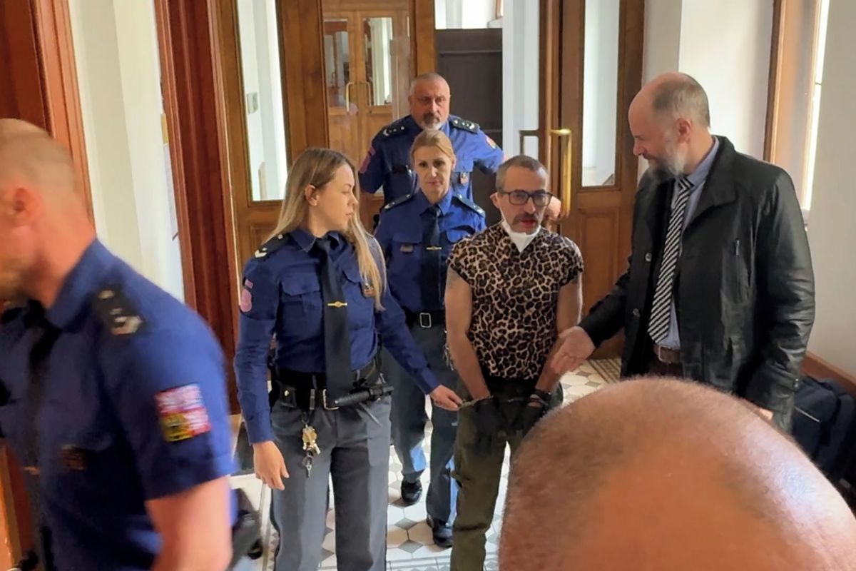 Plzeňská věznice jako Alcatraz? Neonacistovi, který se prohlásil za ženu, se ale zpět do SRN nechce
