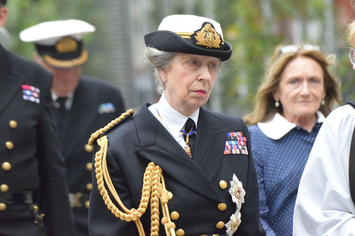 Příslušnice britského námořnictva dostanou nová saka. Kvůli nevhodně umístěným dvěma horním knoflíkům