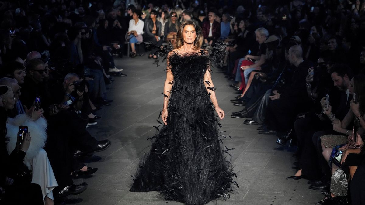 Návrat královny mola: Cindy Crawfordová se v šedesáti stala hlavní hvězdou přehlídky Gucci