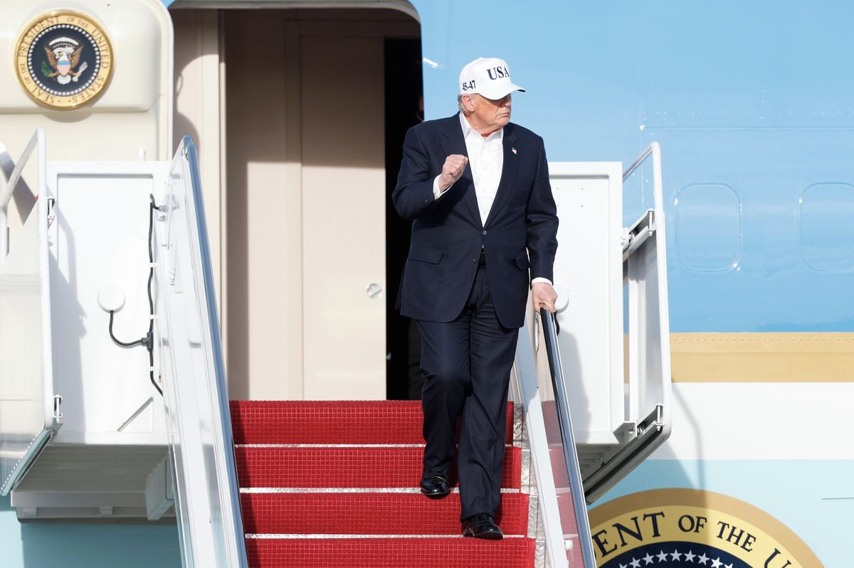 Trump stáhl žalobu podanou na federální finanční úřad