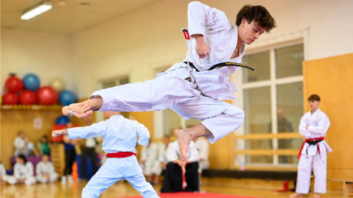 Pětinásobným mistrem v pouhých šestnácti letech. Teenager z Brna se vydal cestou karate