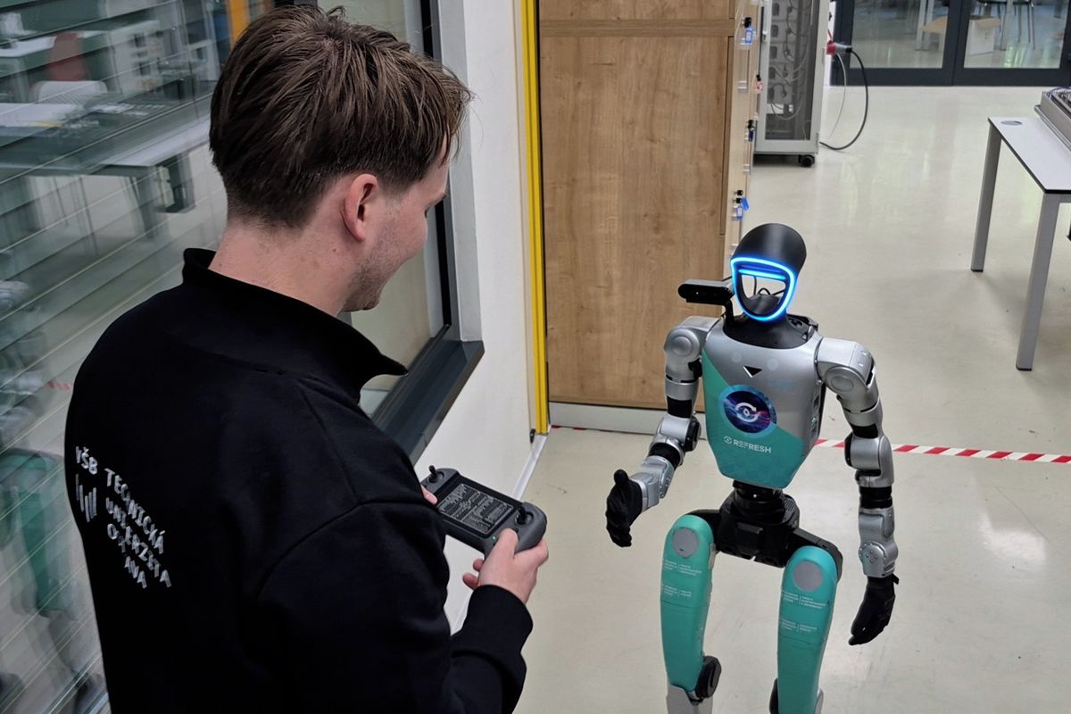 Nespí, nepije, potřebuje jen baterku. Novou hvězdou výuky v Ostravě je humanoidní robot