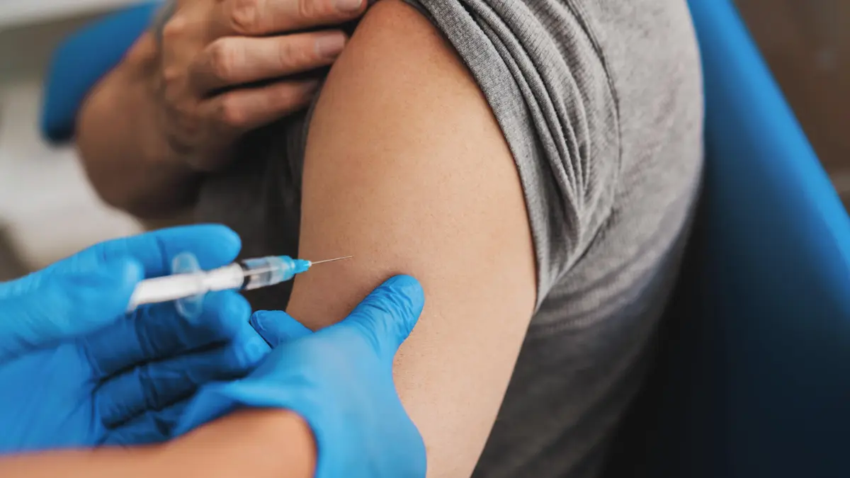 Nechrání jen před infekcí. Čtyři očkování, která snižují riziko demence v pozdějším věku