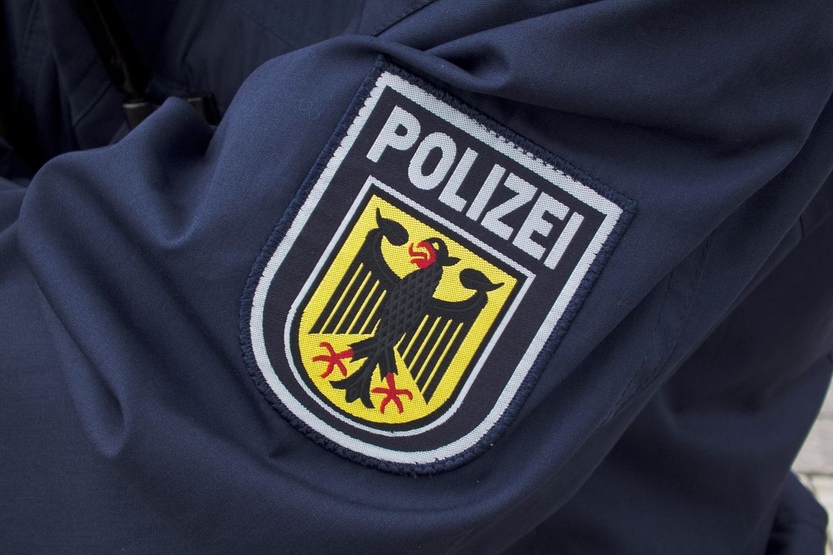 Mačety, skleněné lahve a pistole. V Dortmundu se do sebe pustily dva rumunské rodinné klany