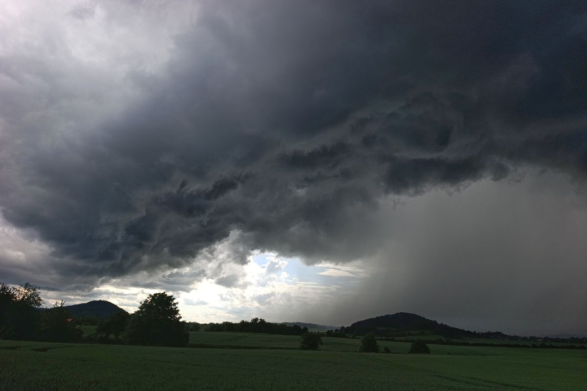 Hrozí silné bouřky, bude jich ale málo. Meteorologové vysvětlili proč