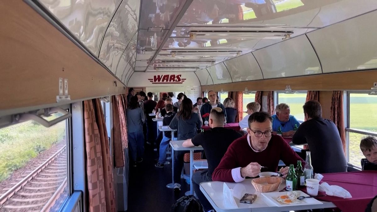 Retro táhne. Z pomalého polského vlaku bez wi-fi i klimatizace je absolutní hit