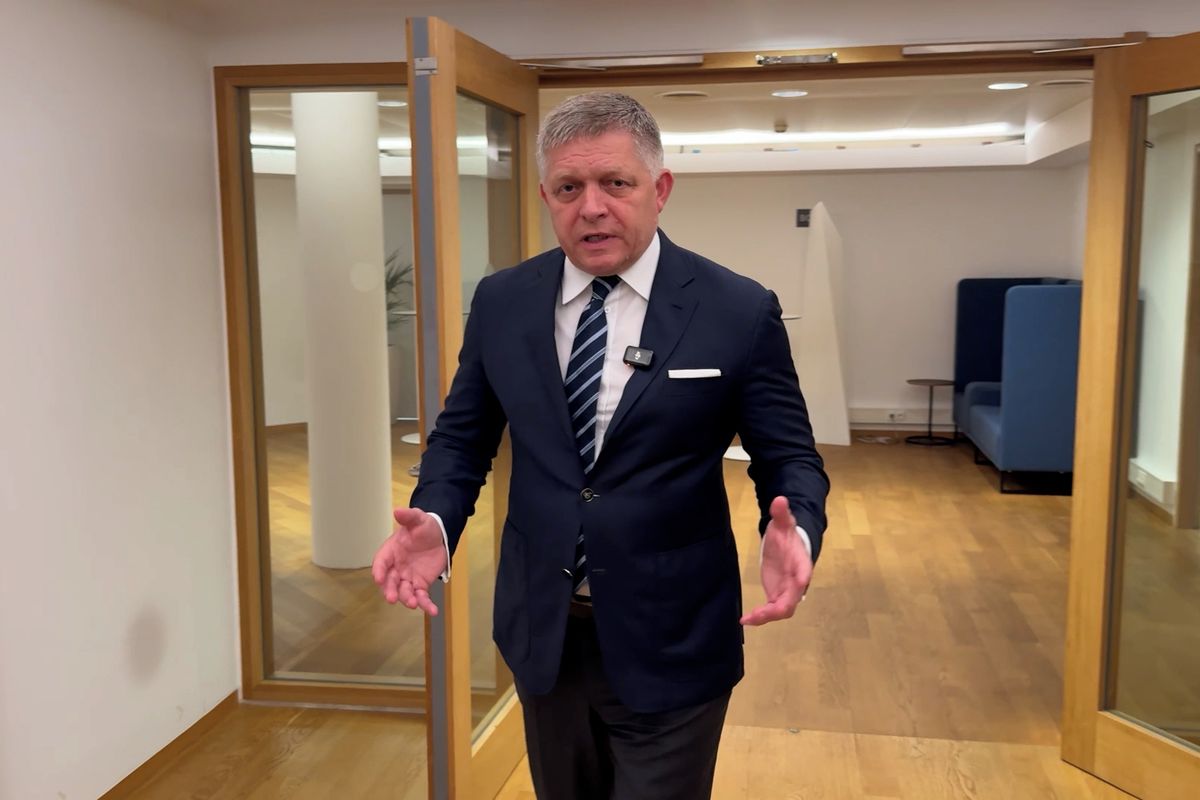Robert Fico se v Bruselu omlouval po srážce s tabulí: Sorry, Evropská unie