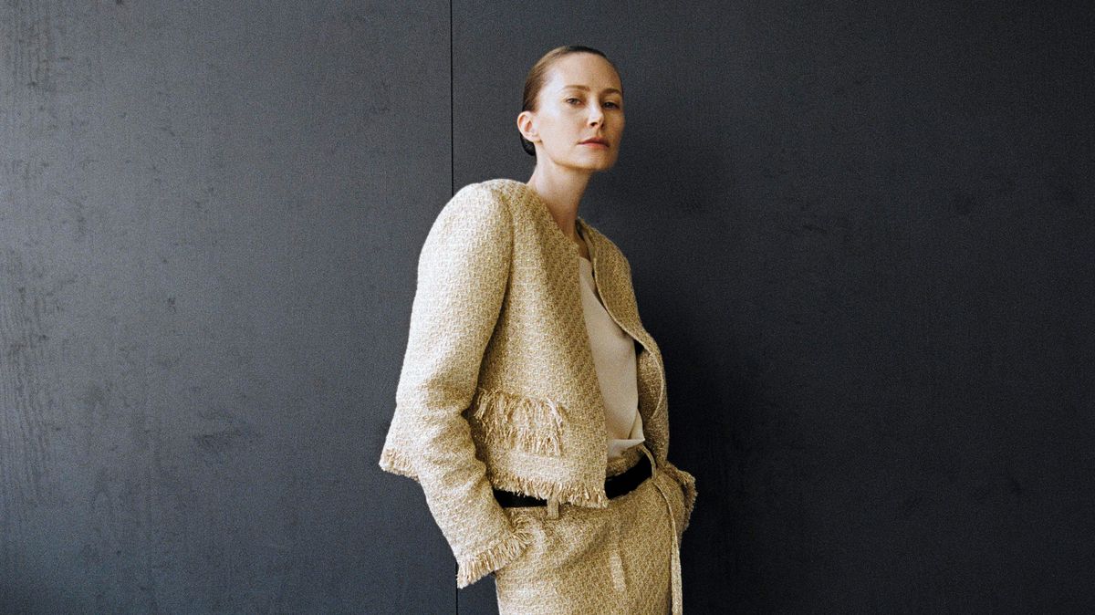 Materiál, který milovala Coco Chanel, okouzlil i Terezu Srbovou: Navrhla kolekci z tvídu