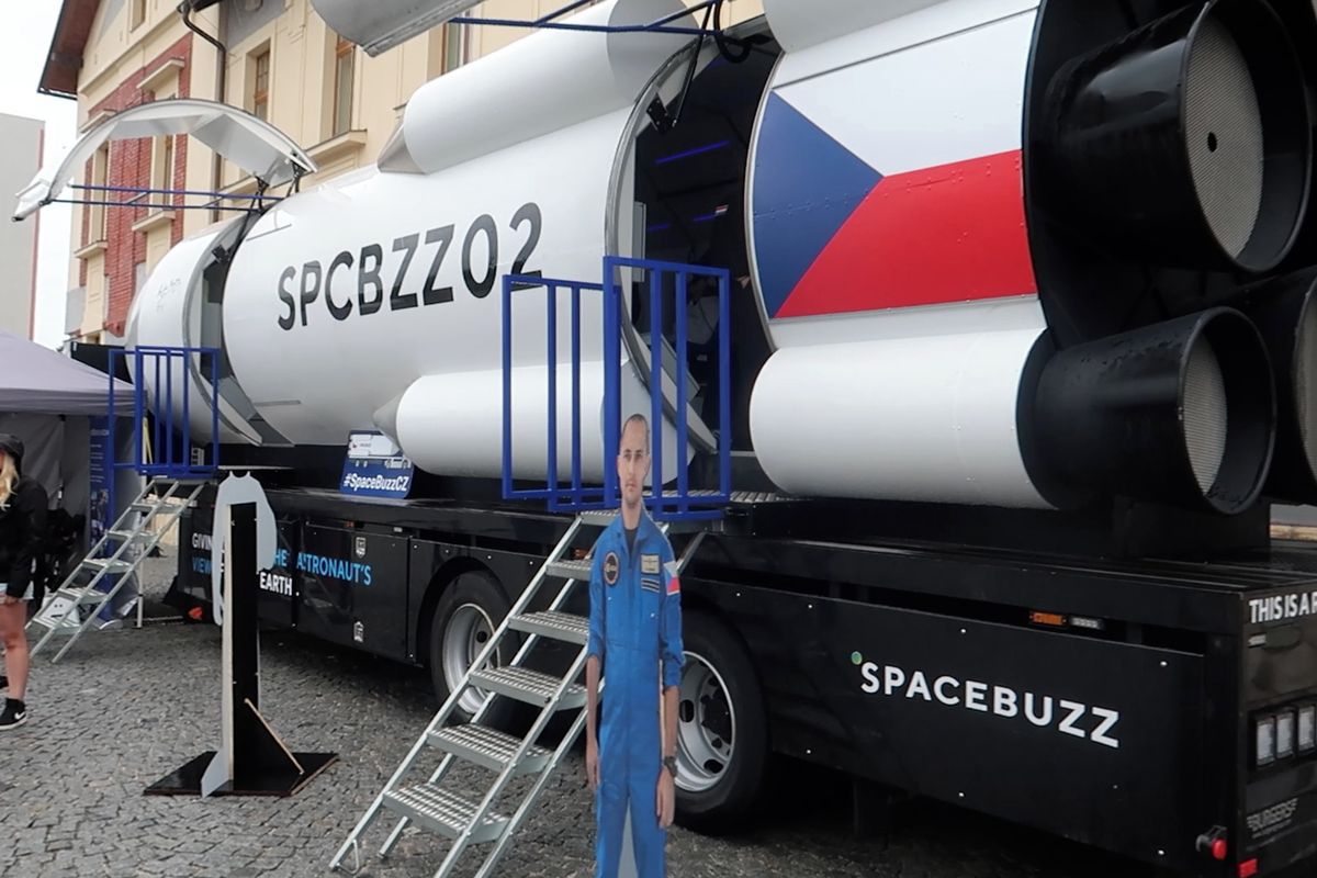 K Měsíci a zpět za dvacet minut. V Plzni zakotvila maketa rakety SpaceBuzz