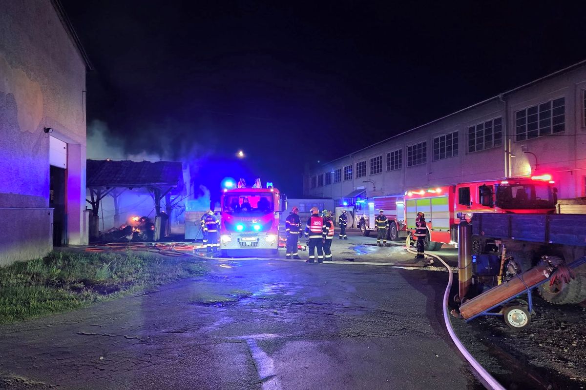 Na Olomoucku hořel sklad papírového odpadu, škoda přesáhne milion korun