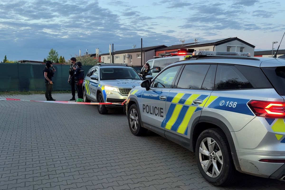 Střelbu taxikáře v Poleradech policie kvalifikuje jako pokus o zabití