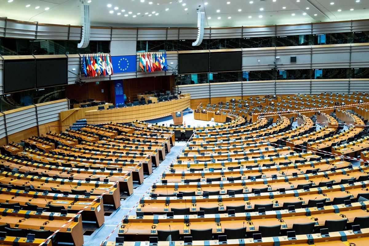 Státy EU a europoslanci se shodli na úpravě emisních povolenek ETS 2