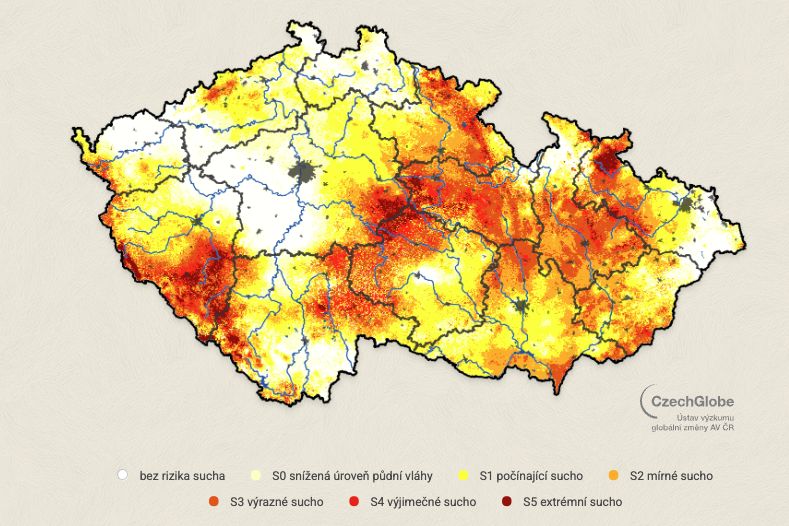 Část republiky dál bojuje se suchem. Pršet bude hlavně na Moravě