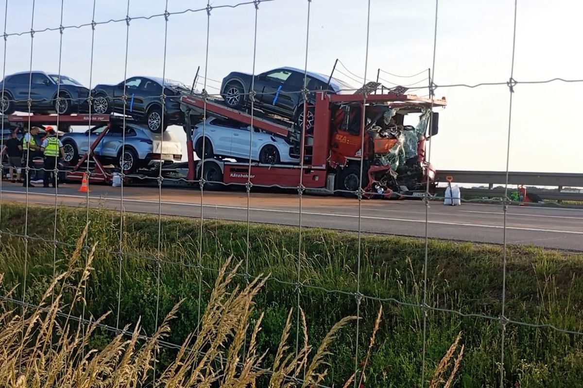 Dálnici D2 u Brna uzavřela nehoda kamionů
