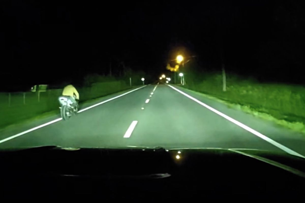 Motorkář na Floridě ujížděl policii rychlostí 25 km/h