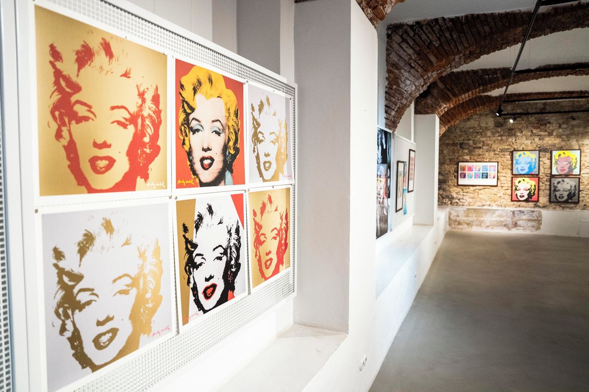 Život Marilyn Monroe ve dvou patrech. V Praze začala výstava ke stému výročí narození americké krásky