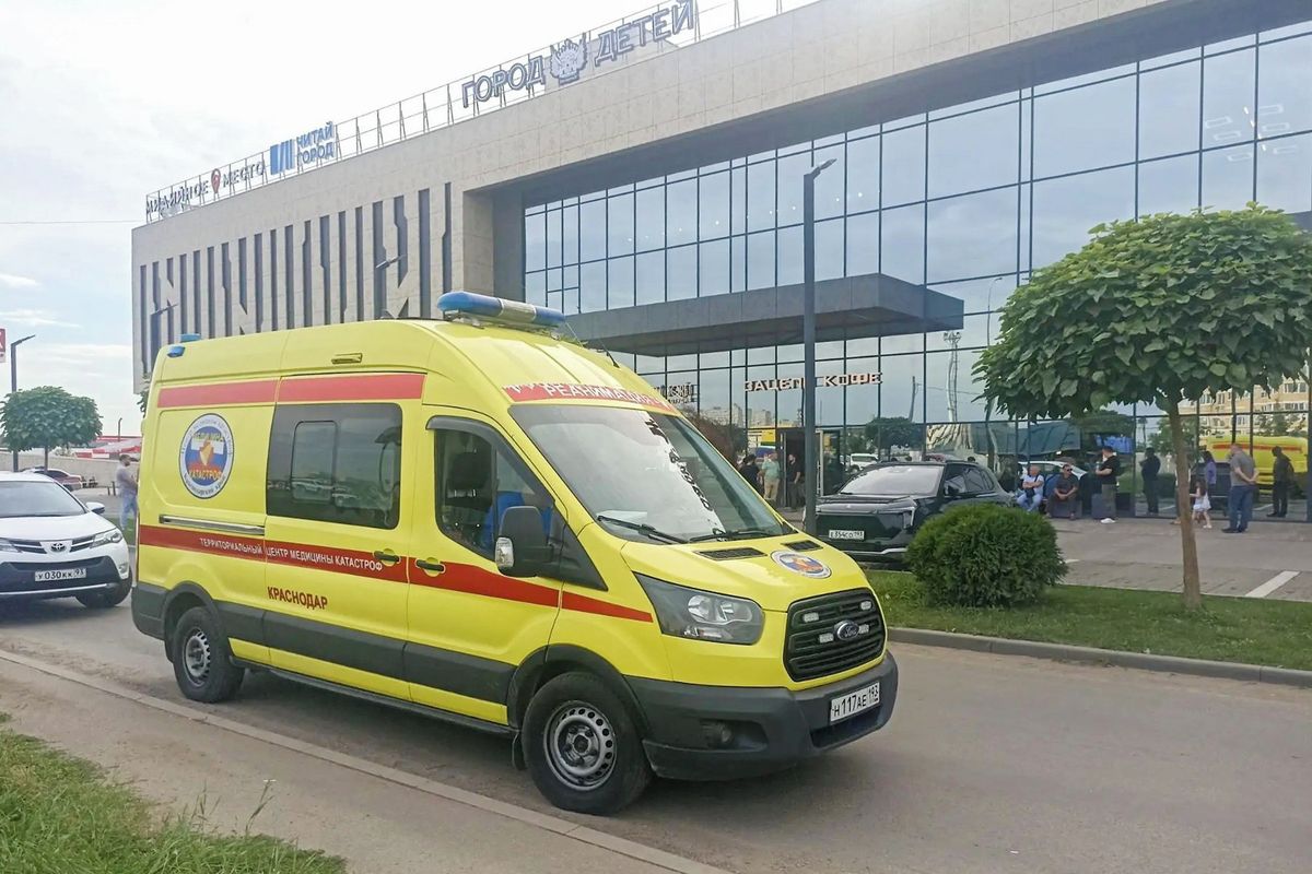 Jedna mrtvá a pět zraněných. Student v Krasnodaru útočil nožem v nákupním středisku